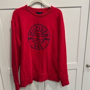 NEVER WORN ✨
Men’s Tommy Hilfiger crewneck❤️